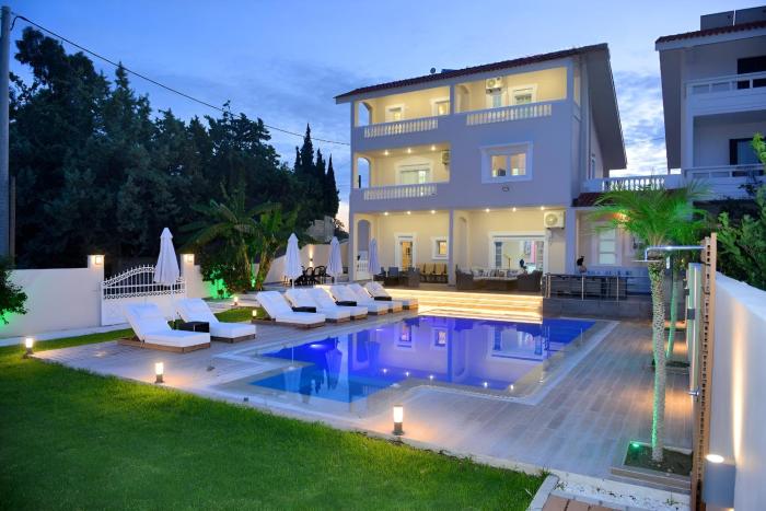 Hillside Horizon Villa