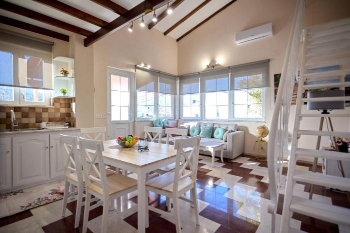 Sweet Cottage In The City