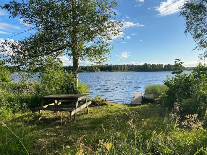 Fully equipped country house with lake location