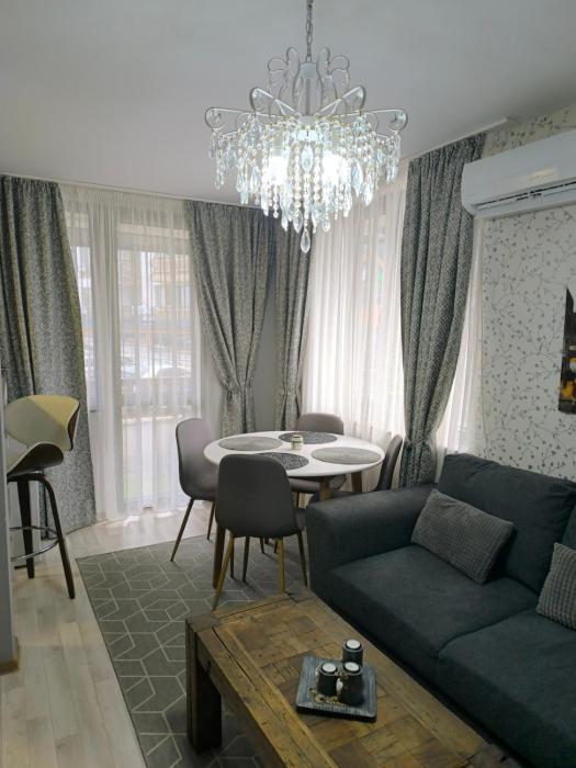 Snowflake- Luxury stay with a Bottle of Wine,free Parking and SPA in Royal Park