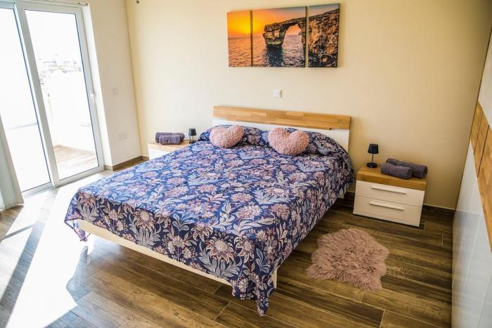 Cosy & Central Penthouse in Victoria