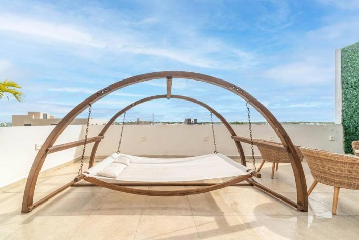 1 BR Oasis with Incredible Rooftop Pool and Views