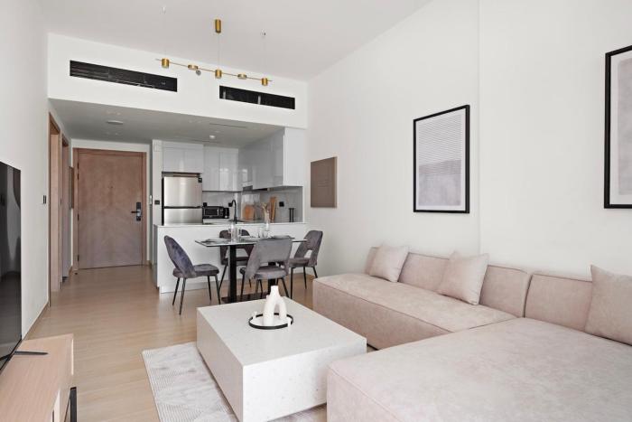 Stunning 1 br modern luxury residence at JVC