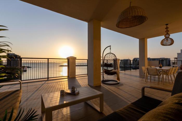 HiGuests - Experience Coastal Elegance at La Rive 2 in La Mer