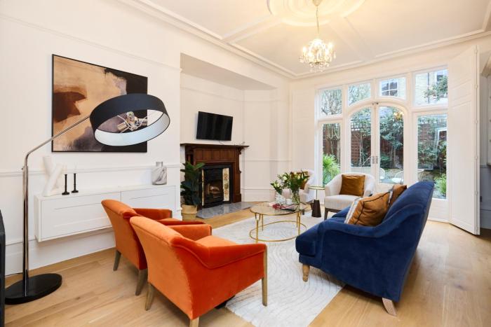 The Belsize Park Place - Charming 6BDR Home with Garden