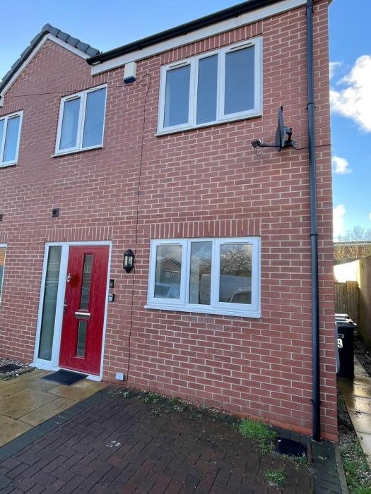 4 bed house perfect for contractors