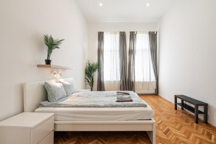 Luxurious Downtown Family Suite