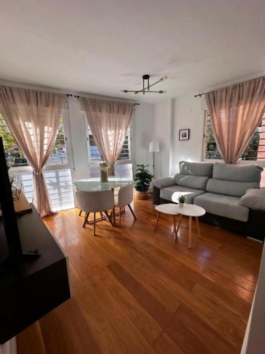 Casa Mario Centro Junto a María Zambrano