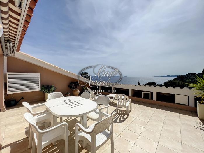 Appartement T2 pour 4 personnes avec terrasse et vue mer proche de la plage du Rayol
