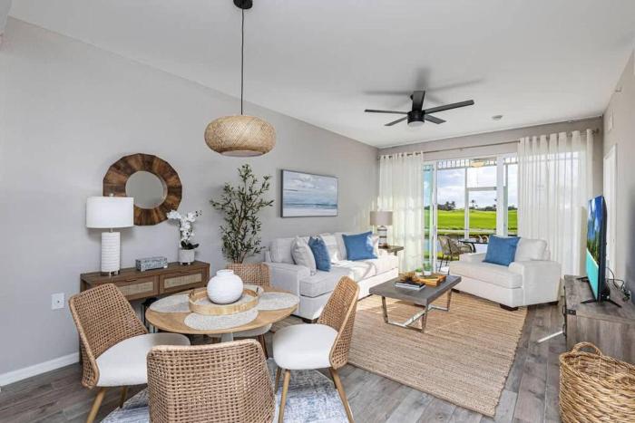 Rare New 2 bed 2 bath Golf View in Naples