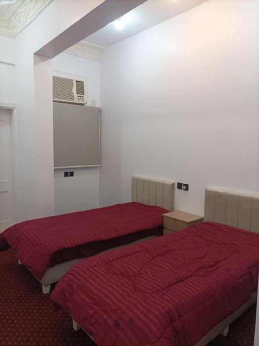 غرفة ثنائية خاصة بحمام ومدخل خاص