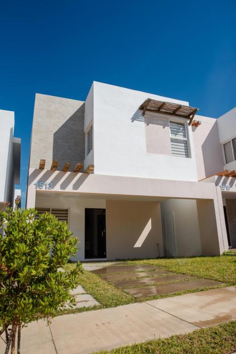 3 bedroom 3 bath, vacation home, gated community with ammenities