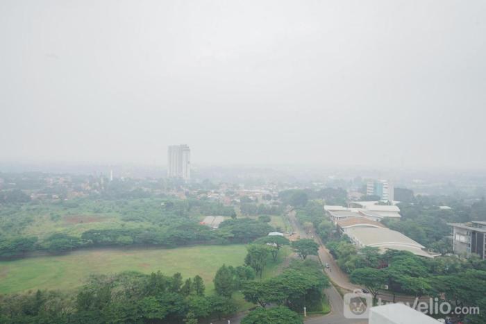 Nice and Elegant Studio at Tree Park City Apartment By Travelio