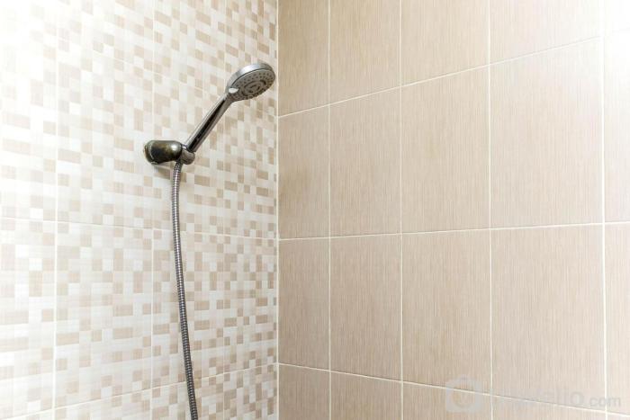 Homey and Comfort Studio at The Enviro Apartment By Travelio