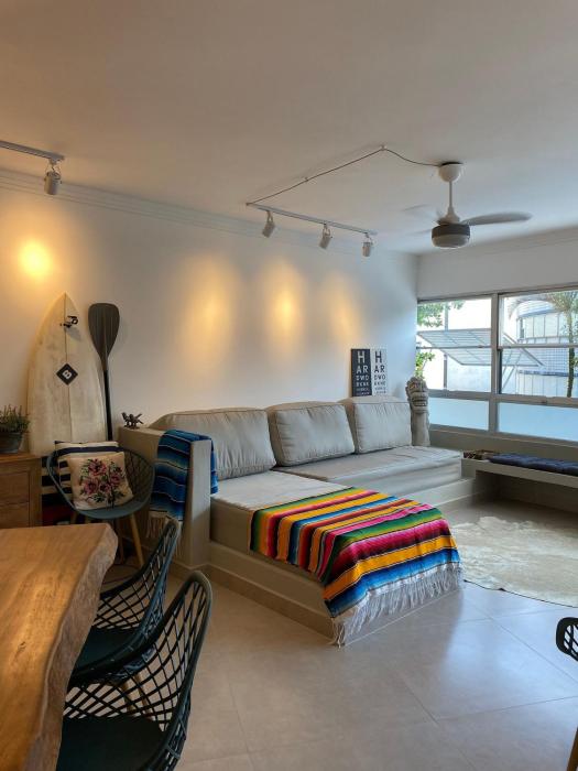 13A - Apartamento 2 Quartos, 2 banheiros, sala, cozinha, 1 vaga, Internet - Frente ao Mar