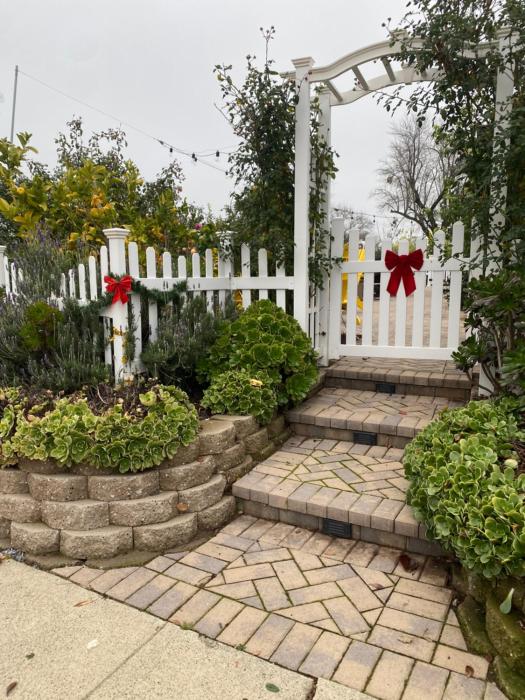 English Rose Garden Cottage near Roseville, CA