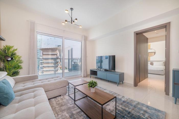 Elegant 1BR with Balcony & Views in Business Bay