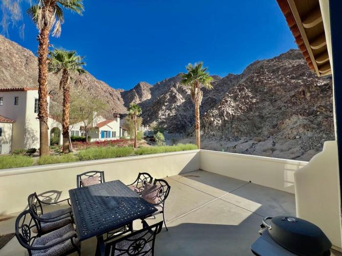 Enchanting Townhome Touching Santa Rosa Mountains