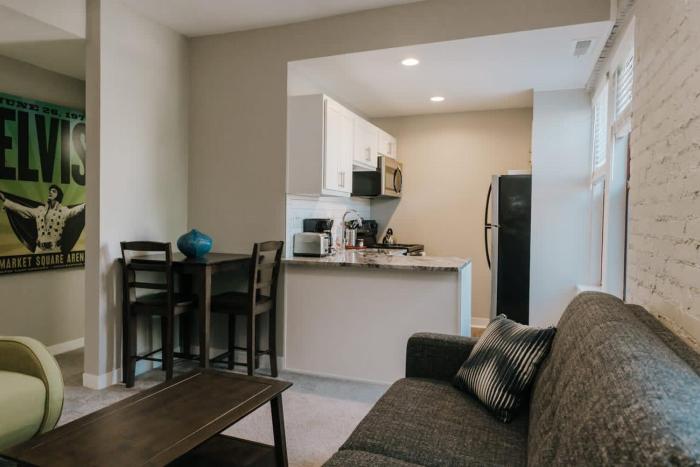 4 modern apts near nightlife & attractions