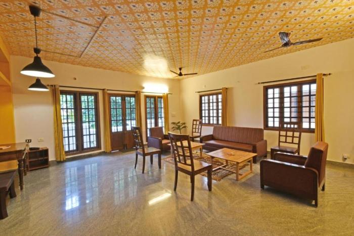 Villa close to Rock beach-Family Room