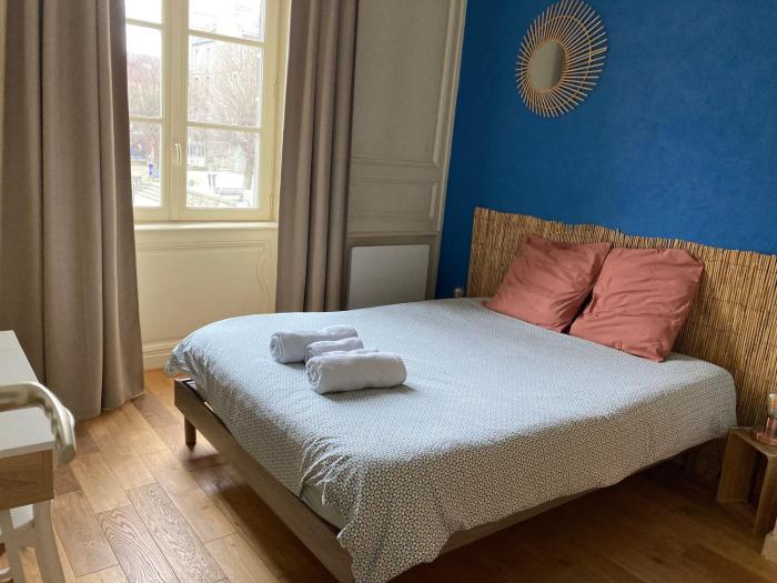 LAparthé Dinan - Vue sur la place du marché