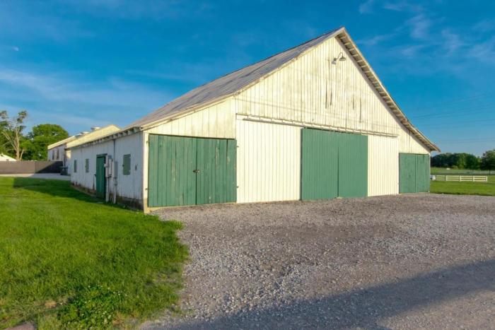 Spacious 3 Bedroom Historic Franklin Quadplex