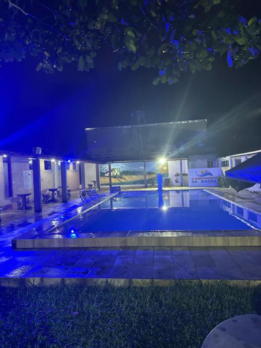 Chalé com piscina e churrasqueira