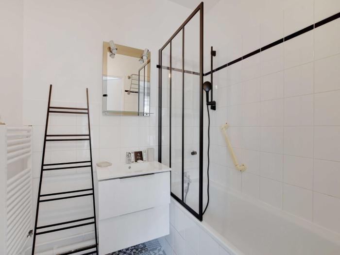 Super flat with balcony 2P 1 BDR - Levallois