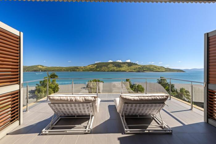 Yacht Club Villas on Hamilton Island by HIHA