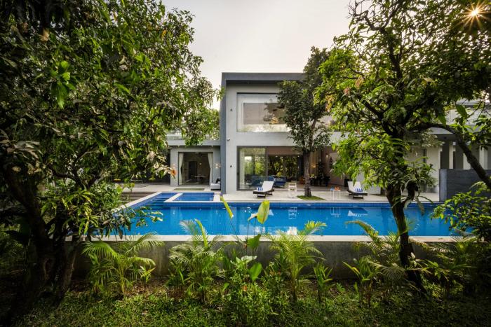 SaffronStays Six Degrees - 6BR pool villa with high-ceiling interiors, lawns, swings & pool table near Awas Beach