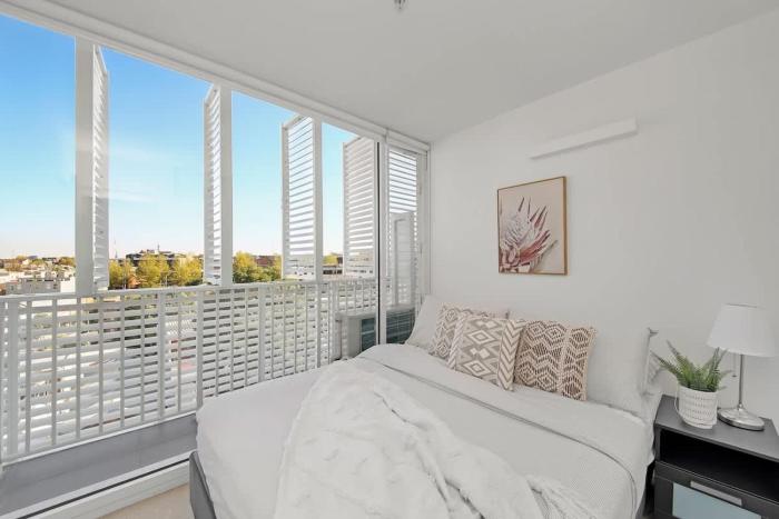 Central 2BR Near Queen Victoria Market