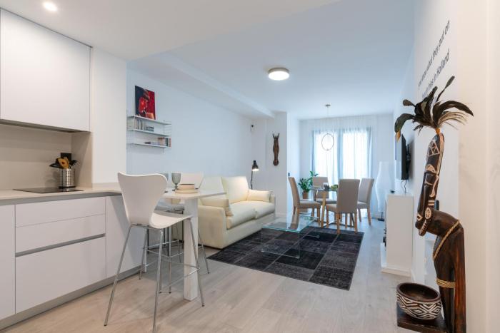 Apartment Pulp Fiction, by Cazul Málaga