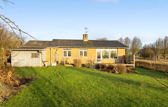 2 Bedroom Nice Home In Roslev