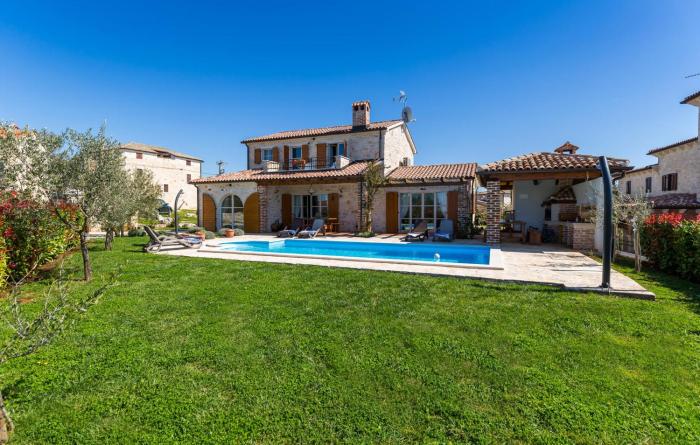 Stunning Home In Barat