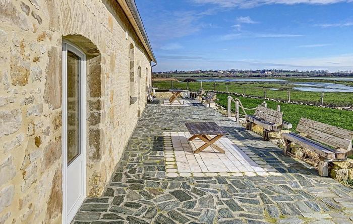 Stunning Home In Cricqueville En Bessin