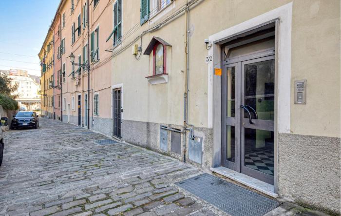 2 Bedroom Nice Apartment In Genova