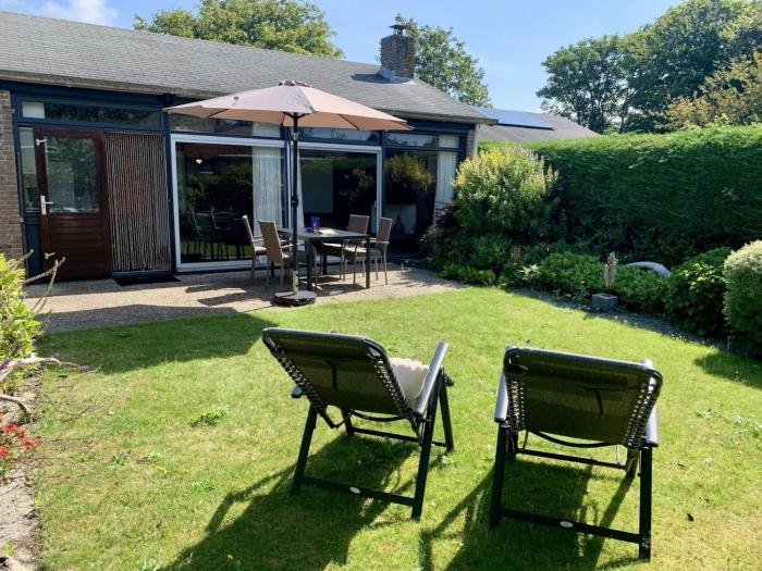Bungalow in dune area of Sint Maartenszee