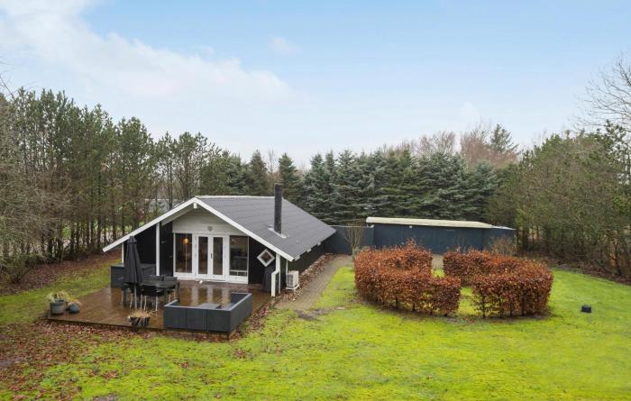 Gorgeous Home In Oksbøl With Sauna