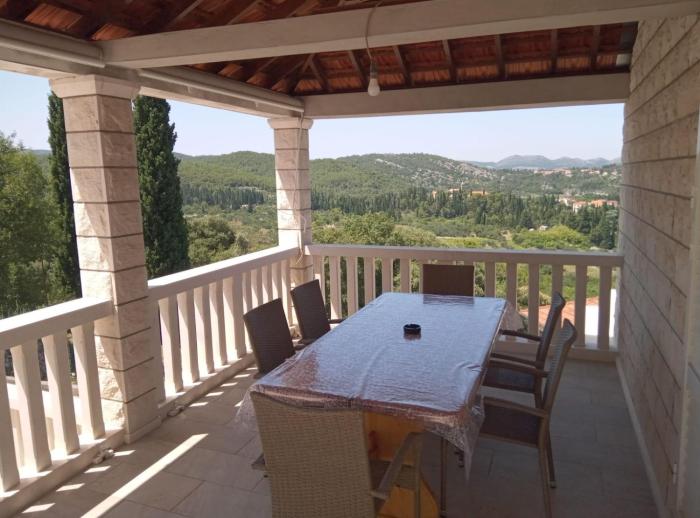 Perfect Getaway Near Korčula’s Scenic Sights and Beaches