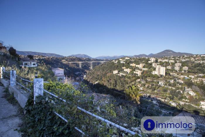 Apartment T3 air-conditioned on one level on the heights of Nice