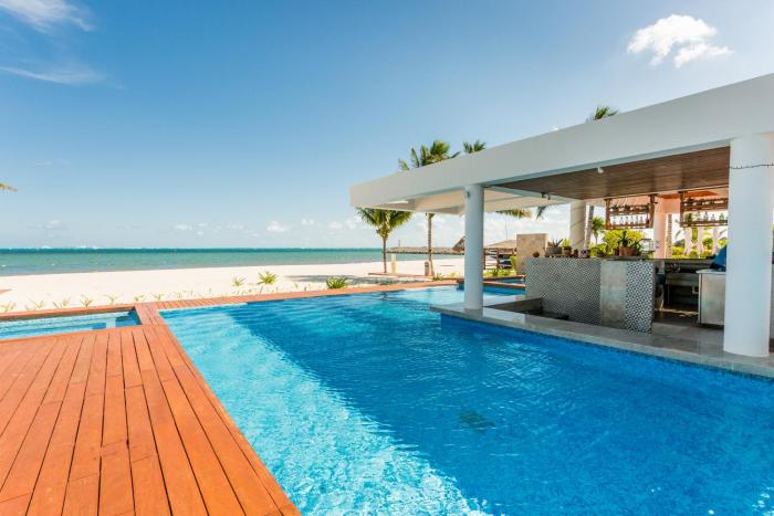 Luxury 2-Bedroom Apartment with Beach Club Access