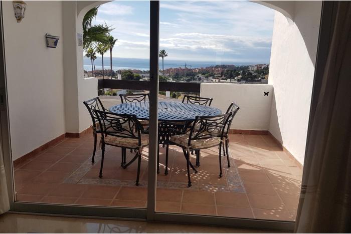 Modern Duquesa 2 Bed Outstanding view of sea golf