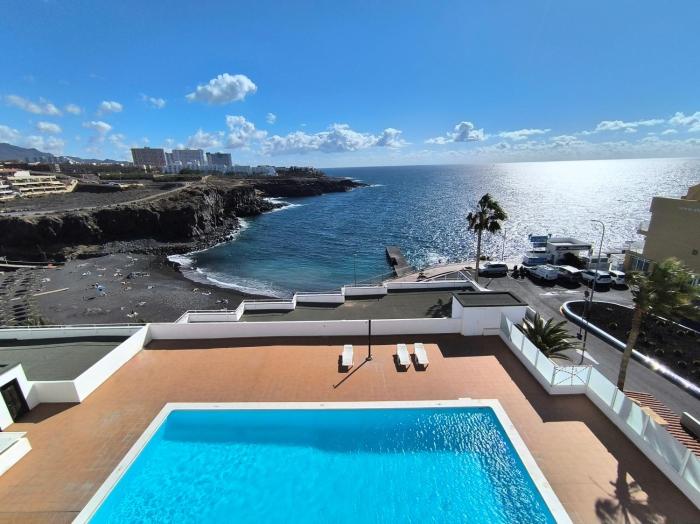 ROSA DE MAR 1 - parking, pool, beachfront, first coastline, tv channels