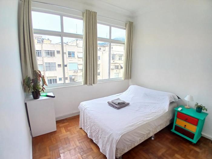 quarto em frente a praia com banheiro privativo num apartamento compartilhado - room with private bathroom in a shared apartment