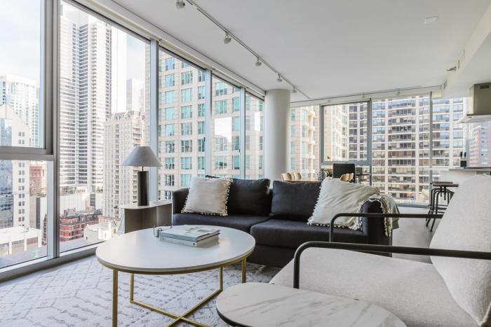 Blueground River North 2bd apartment CHI-1114