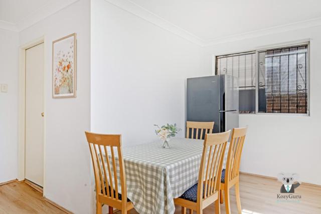 KozyGuru | Ashfield Cozy 4Bed house Great Location