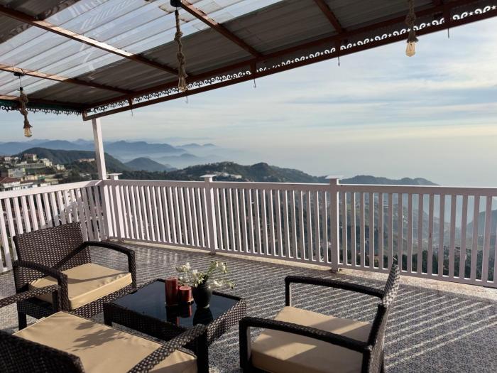 Slice of Heaven - In the heart of Queen of Hills