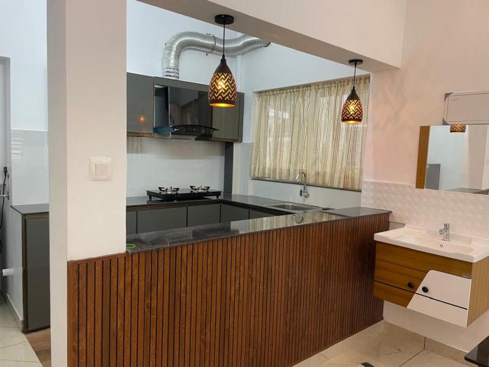 RoyalGiri Apartment near Rajagiri Hospital