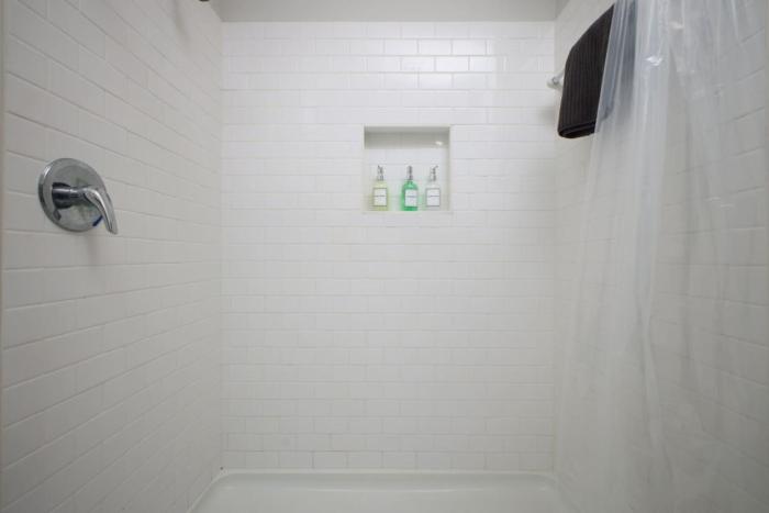 Cozy 1BR Haven w Pool, Gym, Steps from Riverwalk