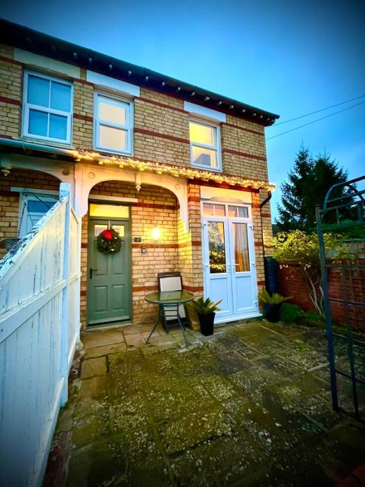 2 bedroom Hidden Gem in Stamford with parking